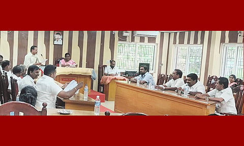 திருமங்கலம் நகராட்சி கூட்டம் தலைவர் ரம்யா முத்துக்குமார் தலைமையில் நடந்தது.