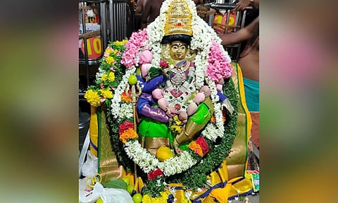 சிறப்பு அலங்காரத்தில் அம்மன்.