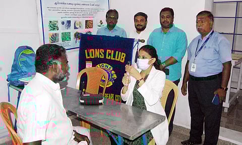 கண் பரிசோதனை முகாம் நடந்தபோது எடுத்த படம்