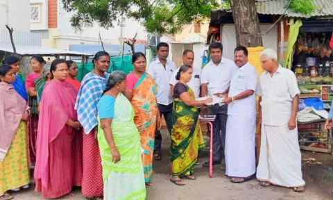 புதிய உறுப்பினர்கள் சேர்க்கை முகாம் கவுன்சிலர் ராதாகிருஷ்ணன் தலைமையில் நடந்த போது எடுத்த படம்.