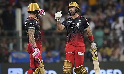 மும்பை பந்துவீச்சை துவம்சம் செய்த டூ பிளெசிஸ், மேக்ஸ்வெல்.. ஆர்சிபி 199 ரன்கள் குவிப்பு