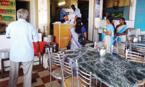 கன்னியாகுமரி பகுதியில் 100 கடைகளில் அதிகாரிகள் அதிரடி சோதனை