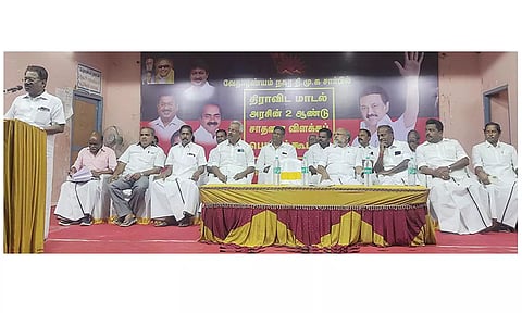 கூட்டத்தில் தி.மு.க. செய்தி தொடர்பாளர் குழு தலைவர் டி.கே.எஸ். இளங்கோவன் பேசினார்.