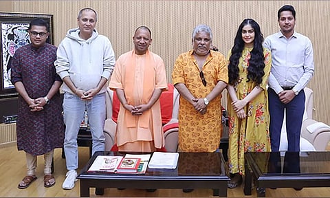 யோகி ஆதித்யநாத்துடன் தி கேரளா ஸ்டோரி படக்குழு