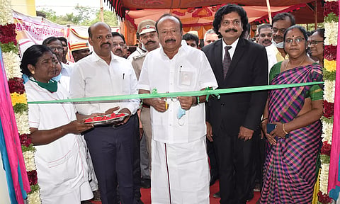 கடலூர் கேப்பர்மலையில் உள்ள காசநோய் மருத்துவமனையில் ரூ.83 லட்சம் மதிப்பீட்டில் புதியதாக கட்டப்பட்டுள்ள கட்டிடத்தை அமைச்சர் எம்.ஆர்.கே பன்னீர்செல்வம் திறந்து வைத்தார்.