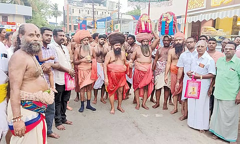 தருமபுரம் ஆதீன மடாதிபதிக்கு வரவேற்பு அளிக்கப்பட்டது.