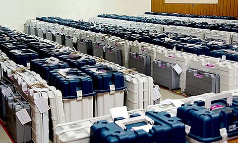 கர்நாடகாவில் இன்று வாக்கு எண்ணிக்கை - வெற்றி பெறப் போவது யார்?