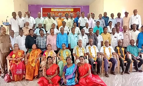 பூலாங்குளத்தில் 40 ஆண்டுகளுக்கு பின் பள்ளி மாணவர்கள் சந்திப்பு