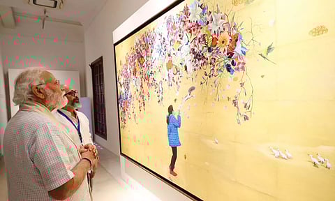 மனதின் குரல் 100-ஆவது நிகழ்ச்சிக்கான கண்காட்சி - நேரில் பார்வையிட்டார் பிரதமர் மோடி!