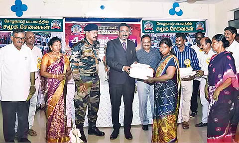 விழாவை கலெக்டர் தினேஷ்பொன்ராஜ் ஆலிவர் குத்துவிளக்கேற்றி தொடங்கி வைத்து நலத்திட்ட உதவிகள் வழங்கினார்.