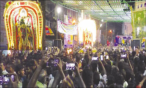 வேடபரி நிகழ்ச்சி நடைபெற்ற போது எடுத்த படம்.