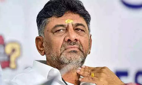 யார் முதுகிலும் குத்த மாட்டேன், மிரட்டவும் மாட்டேன்- டி.கே.சிவக்குமார்