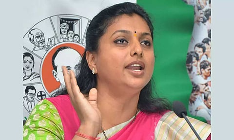 திருசெந்தூர் கோவிலில் அமைச்சர் ரோஜா சாமி தரிசனம்