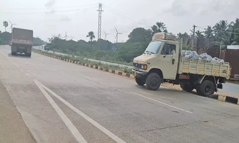 ஆரல்வாய்மொழி அருகே 4 வழிச்சாலையில் தொடரும் வாகன விபத்துக்கள்