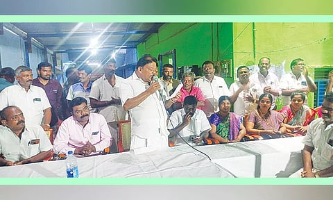 விழாவில் ஞானதிரவியம் எம்.பி. பேசிய காட்சி.