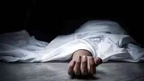 பஸ் நிறுத்தம் அருகே மயங்கி விழுந்தவர் சாவு