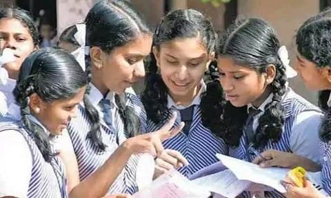 தஞ்சை மாவட்டத்தில் எஸ்.எஸ்.எல்.சி பொதுத்தேர்வில் 92.16 சதவீதம் மாணவ- மாணவிகள் தேர்ச்சி