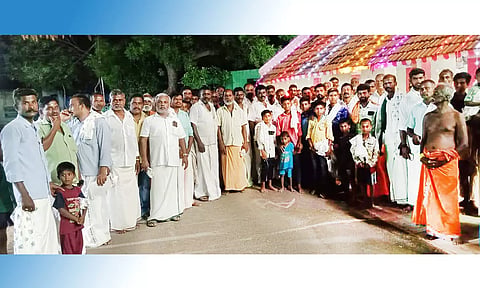 கிராம வளர்ச்சிக்காக ரூ.30 லட்சம் வழங்கிய இளைஞர்கள்