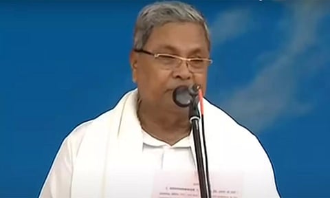 பெங்களூருவில் கோலாகல விழா: கர்நாடகாவின் 24-வது முதல்வராக பதவியேற்றார் சித்தராமையா