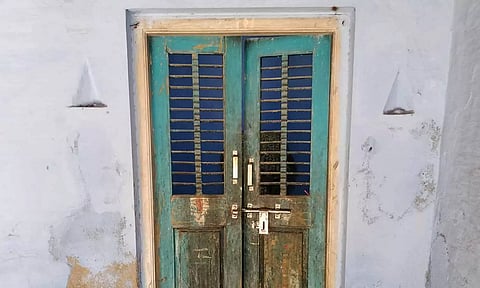 தாரமங்கலத்தில் நூற்றாண்டு பழமை வாய்ந்த பஜனை பெருமாள் கோவிலில் 7 சாமி சிலைகள் திருட்டு