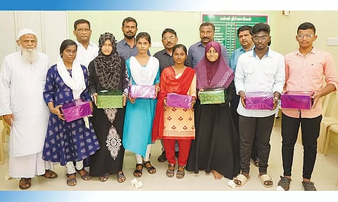 பரமக்குடி கீழ முஸ்லிம் மேல்நிலைப்பள்ளி மாணவிகள் முதலிடம்