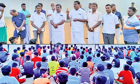 நெல்லை மாவட்ட அ.தி.மு.க. பொருளாளர் சவுந்தர்ராஜன் வீரர்களுக்கு ஆலோசனைகள் வழங்கிய காட்சி.