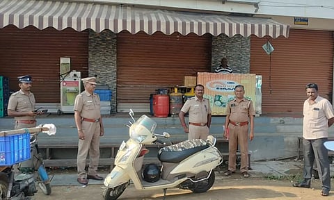 பாதுகாப்பு பணியில் ஈடுபட்டு உள்ள போலீசாரை படத்தில் காணலாம்.