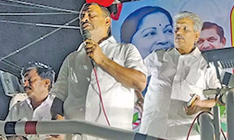 அ.தி.மு.க. தெருமுனை பிரச்சார கூட்டத்தில் முன்னாள் அமைச்சர் ஓ.எஸ்.மணியன் பேசினார்.