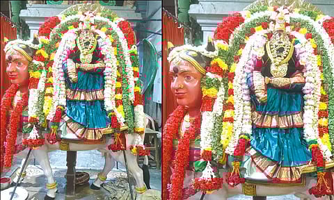 சமயபுரத்தில் காமதேனு வாகனத்தில் எழுந்தருளிய மாரியம்மன்