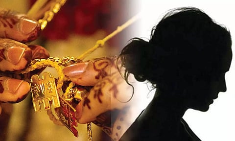 காதலன் கட்டிய தாலியை கழற்றி வீசி விட்டு பெற்றோருடன் சென்ற இளம்பெண்