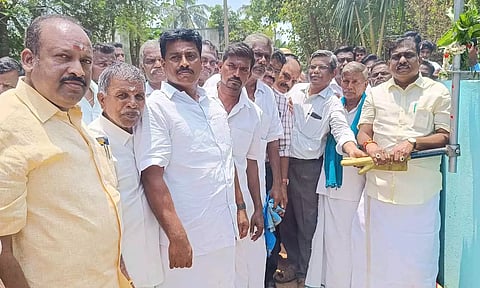 புதிய டிரான்ஸ்பார்மரை அமைச்சர் நமச்சிவாயம் இயக்கி வைத்த காட்சி.