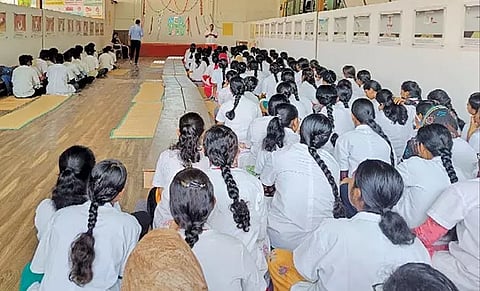 விழிப்புணர்வு நிகழ்ச்சி நடந்தபோது எடுத்த படம்.