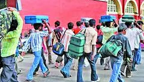 வடமாநில தொழிலாளர்களை பணியில் அமர்த்த பதிவுச்சான்று பெறுவது கட்டாயம்