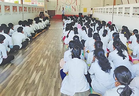 விழிப்புணர்வு நிகழ்ச்சி நடந்தபோது எடுத்த படம்
