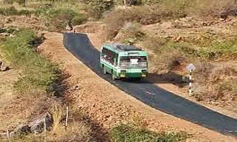 அரசு பஸ் அடிக்கடி வராமல் இருப்பதால் பொதுமக்கள் அவதி