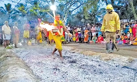 முத்துமாரியம்மன் கோவிலில் தீமிதி திருவிழா