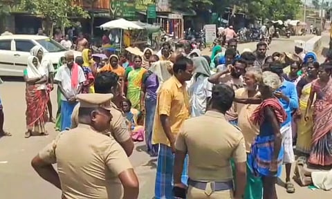 ஜெயங்கொண்டம் அருகே பொதுமக்கள் சாலை மறியல்