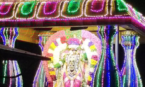 தேரோட்டம் நடைபெற்ற காட்சி.