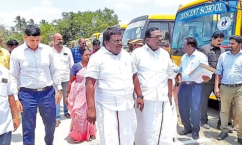 நாகையில் பள்ளி வாகனங்களை அமைச்சர் சிவசங்கரன் ஆய்வு செய்தார்.