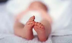 தியாகதுருகம் அருகே கார் மோதி குழந்தை சாவு
