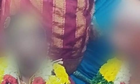 சமூக வலைதளத்தில் வைரலாகி வரும் குழந்தை திருமண புகைப்படம்