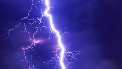 சேலம், நாமக்கல் மாவட்டங்களில் இடி, மின்னலுடன் கனமழை; மின்னல் தாக்கி மாணவன் பலி