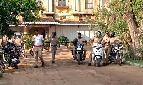 புதுக்கோட்டை சிறைச்சாலை-கூர்நோக்கு இல்லத்தில் 50க்கும் மேற்பட்ட போலீசார் அதிரடி சோதனை