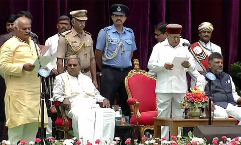 கர்நாடக மந்திரிசபை விரிவாக்கம்: 24 பேர் மந்திரிகளாக பதவி ஏற்பு