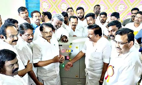 ராஜபாளையம் நகராட்சி பகுதிக்கான குடிநீர் திட்டத்தை அமைச்சர்கள் கே.என்.நேரு, சாத்தூர் ராமச்சந்திரன், தங்கம் தென்னரசு ஆகியோர் தொடங்கி வைத்தனர். அருகில் தங்கபாண்டியன் எம்.எல்.ஏ. உள்ளார்.