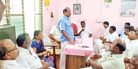 அ.தி.மு.க. நிர்வாகிகள் ஆலோசனை கூட்டத்தில் கடம்பூர் ராஜூ எம்.எல்.ஏ. பேசிய காட்சி.
