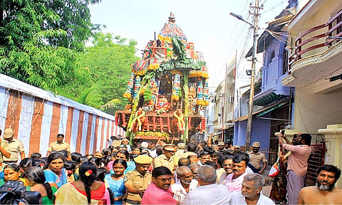 நெல்லை சந்திப்பு கைலாசநாதர் கோவிலில் தேரோட்டம் நடைபெற்ற போது எடுத்த படம்.