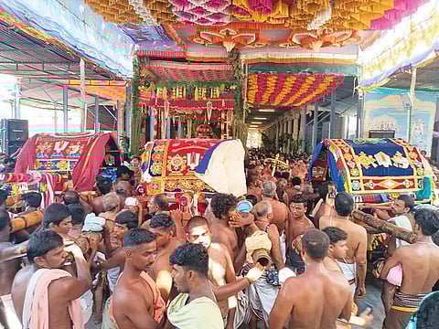 ஆதிநாதர் ஆழ்வார் கோவிலில் நம்மாழ்வார் மங்களாசாசனம் நிகழ்ச்சி நடைபெற்ற காட்சி.