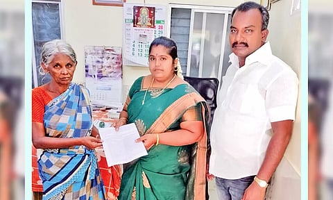 கடையம் பெரும்பத்து ஊராட்சியில் நிலமற்ற 7 பேருக்கு இலவச பட்டா