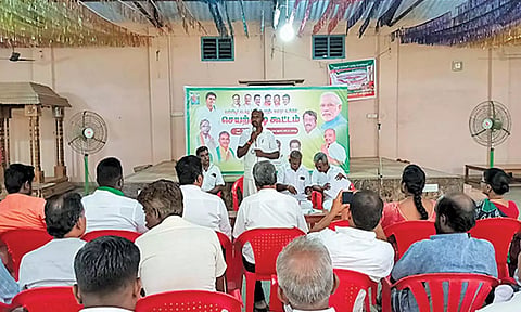 கூட்டம் நடந்தபோது எடுத்த படம்.